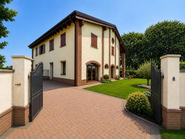 Villa Indipendente in vendita a Unione Terre di Pianura, Malalbergo