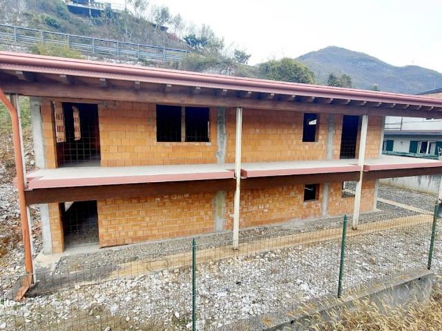 Villa Indipendente in vendita a Comunità montana della valle Camonica, Malegno