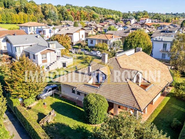 Villa Indipendente in vendita a Malnate, Lombardia
