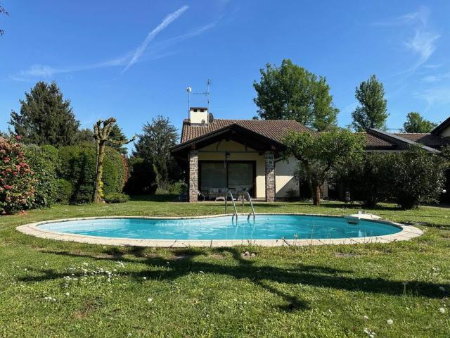Villa Indipendente in vendita a Malnate, Lombardia