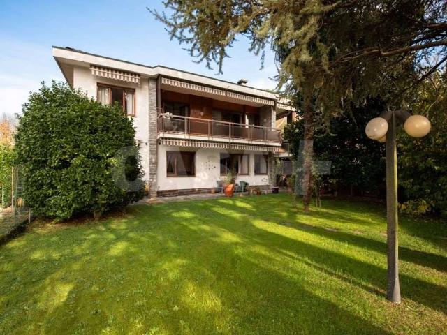 Villa Indipendente in vendita a Gurone, Malnate