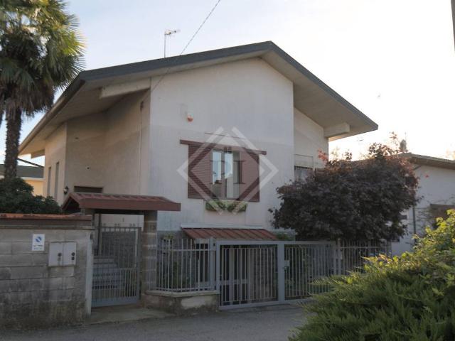 Villa Indipendente in vendita a Gurone, Malnate