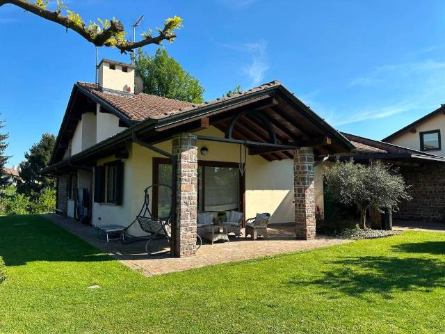 Villa Indipendente in vendita a Malnate, Lombardia