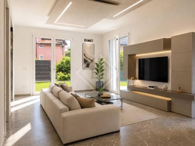 Villa Indipendente in vendita a Malnate, Lombardia