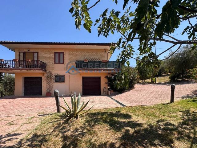 Villa Indipendente in vendita a Contrada Sacconi - La Collina, Maltignano