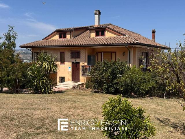 Villa Indipendente in vendita a Marche, Ascoli Piceno