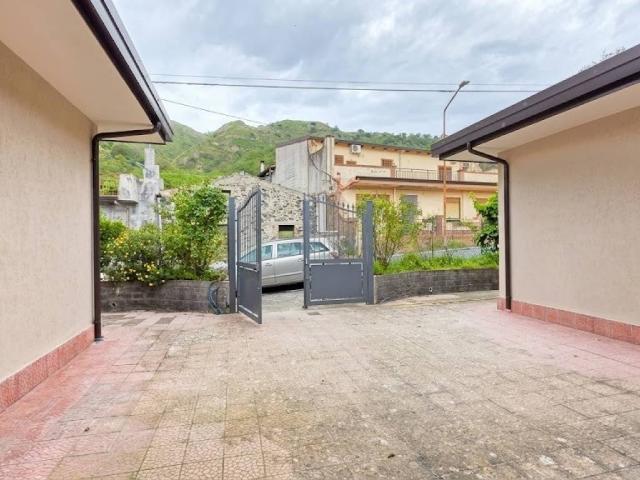 Villa Indipendente in vendita a Malvagna, Sicilia