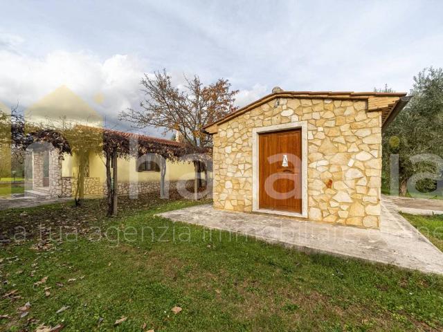 Villa Indipendente in vendita a Unione dei Comuni Montani Amiata Grossetana, Roccalbegna