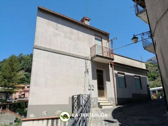 Villa Indipendente in vendita a Mandanici, Sicilia