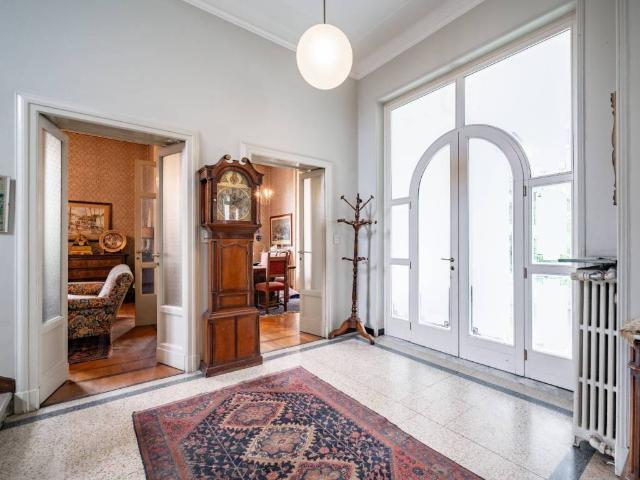 Villa Indipendente in vendita a Mandello Del Lario, Lombardia