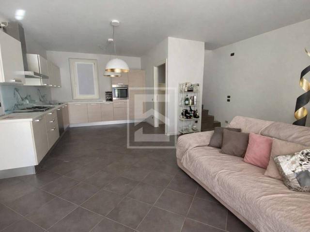 Villa Indipendente in vendita a Crociale, Manerba Del Garda