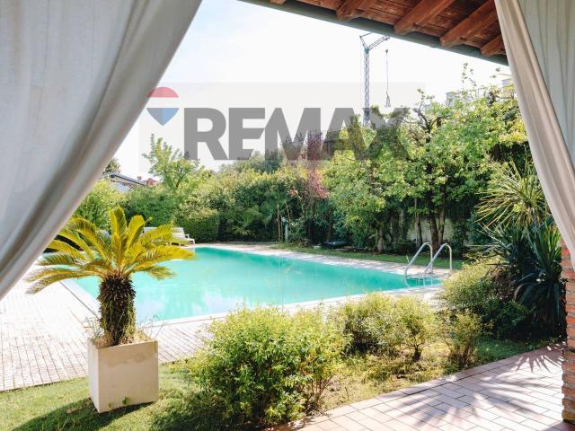 Villa Indipendente in vendita a Manerba Del Garda, Lombardia
