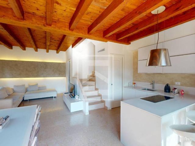 Villa Indipendente in vendita a Montinelle, Manerba Del Garda