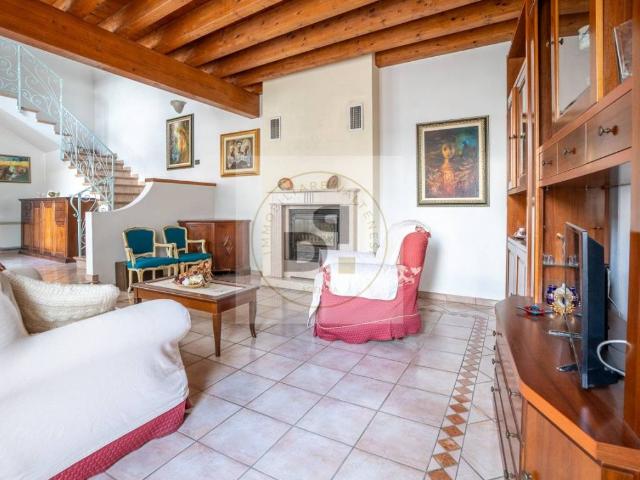 Villa Indipendente in vendita a Gardoncino, Manerba Del Garda