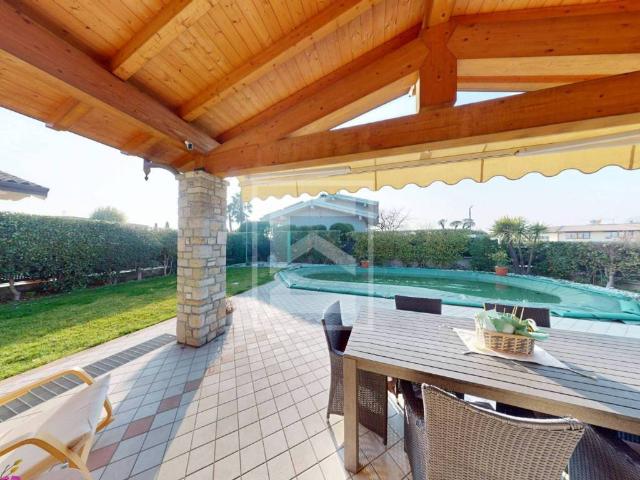 Villa Indipendente in vendita a Montinelle, Manerba Del Garda