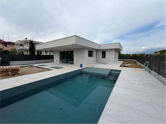 Villa Indipendente in vendita a Manerba Del Garda, Lombardia