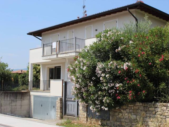 Villa Indipendente in vendita a Manerba Del Garda, Lombardia