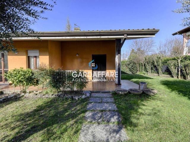 Villa Indipendente in vendita a Manerba Del Garda, Lombardia