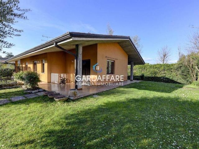 Villa Indipendente in vendita a Manerba Del Garda, Lombardia