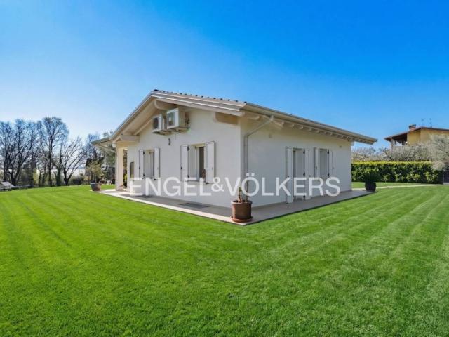 Villa Indipendente in vendita a Manerba Del Garda, Lombardia