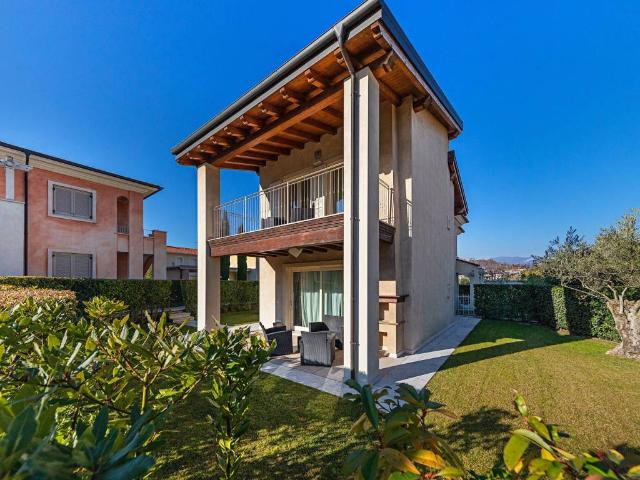 Villa Indipendente in vendita a Pieve Vecchia, Manerba Del Garda