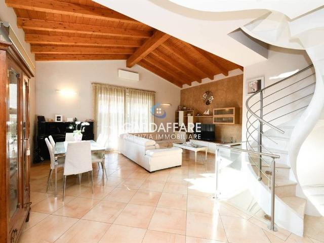 Villa Indipendente in vendita a Gardoncino, Manerba Del Garda
