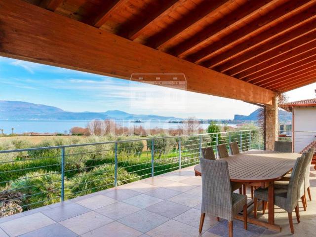 Villa Indipendente in vendita a Pieve Vecchia, Manerba Del Garda