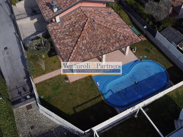 Villa Indipendente in vendita a Pieve Vecchia, Manerba Del Garda