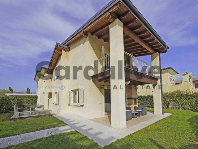Villa Indipendente in vendita a Pieve Vecchia, Manerba Del Garda