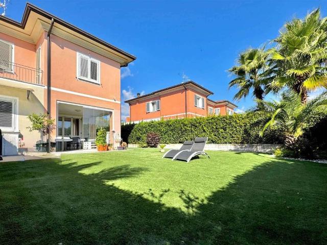 Villa Indipendente in vendita a Solarolo, Manerba del Garda