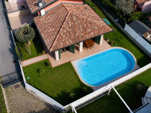 Villa Indipendente in vendita a Pieve Vecchia, Manerba Del Garda