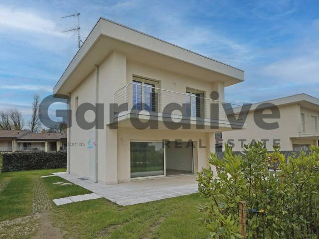 Villa Indipendente in vendita a Pieve Vecchia, Manerba Del Garda