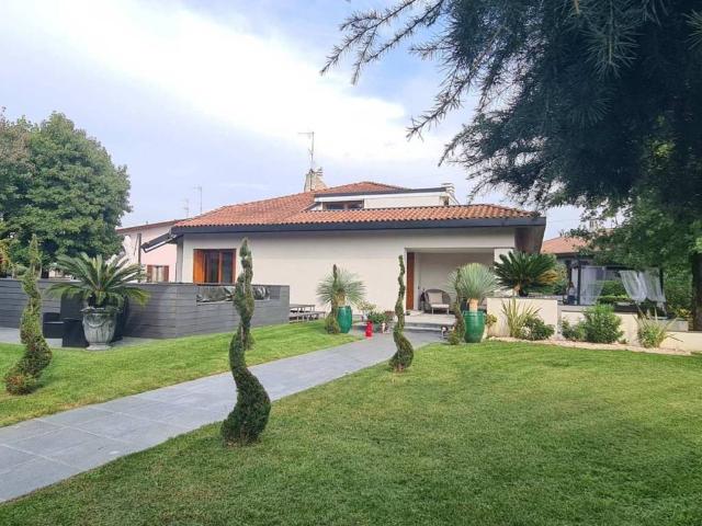 Villa Indipendente in vendita a Manerbio, Lombardia