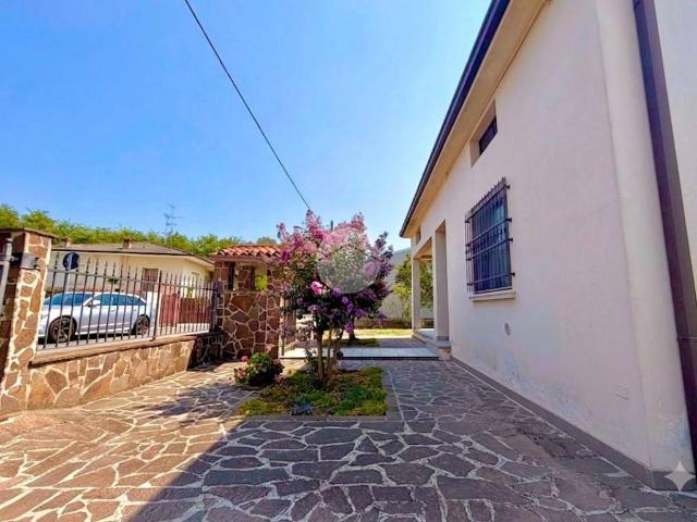 Villa Indipendente in vendita a Manerbio, Lombardia