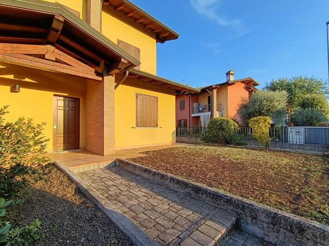 Villa Indipendente in vendita a Manerbio, Brescia