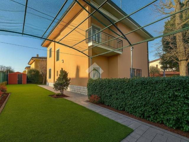 Villa Indipendente in vendita a Manerbio, Lombardia