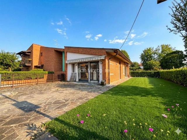 Villa Indipendente in vendita a Manerbio, Lombardia