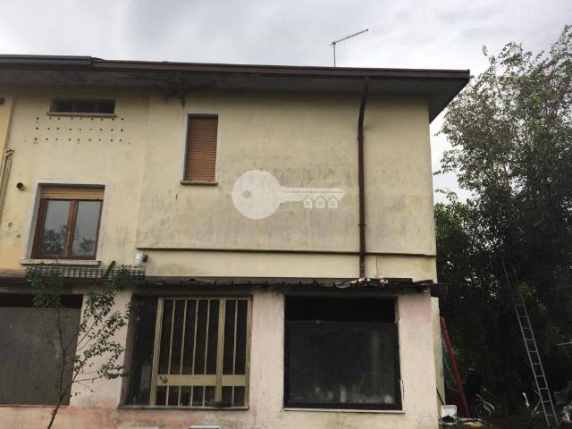 Villa Indipendente in vendita a Manerbio, Brescia