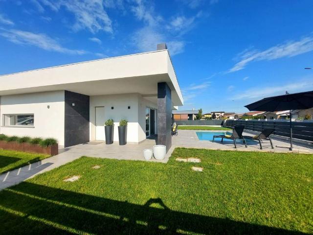 Villa Indipendente in vendita a Manerbio, Lombardia