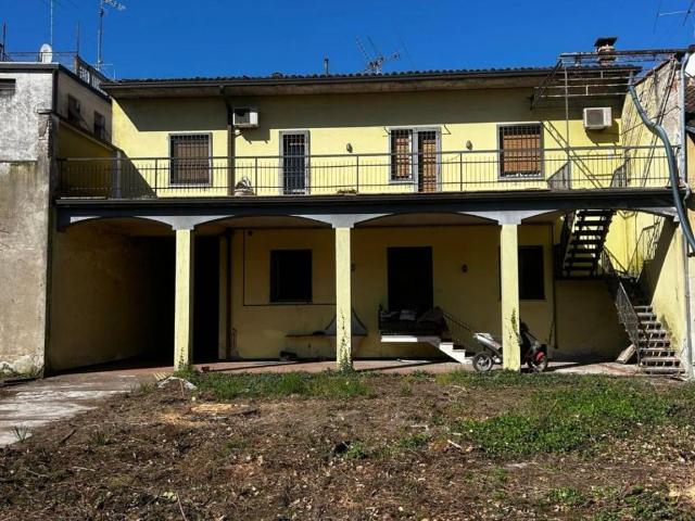 Villa Indipendente in vendita a Manerbio, Lombardia