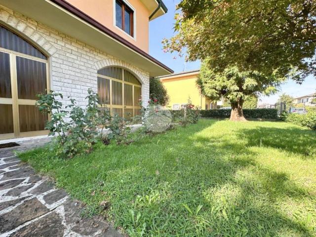 Villa Indipendente in vendita a Manerbio, Lombardia