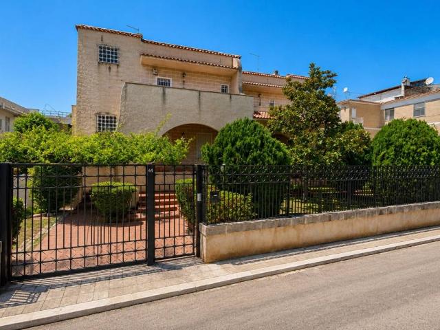 Villa Indipendente in vendita a Siponto, Puglia