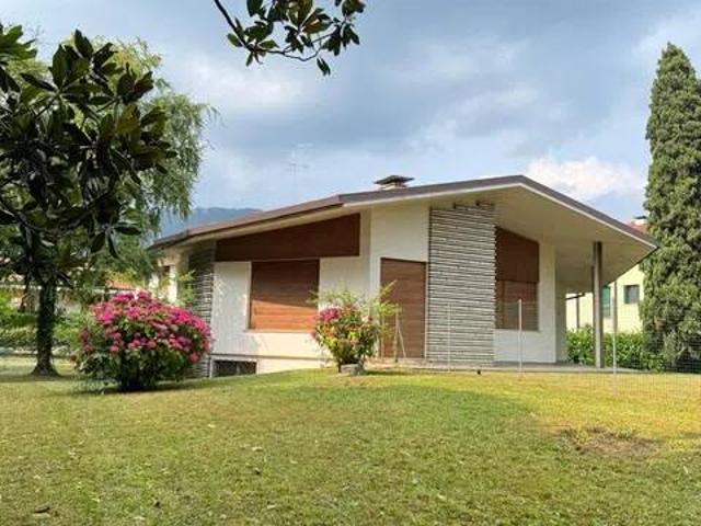 Villa Indipendente in vendita a Maniago, Friuli-Venezia Giulia