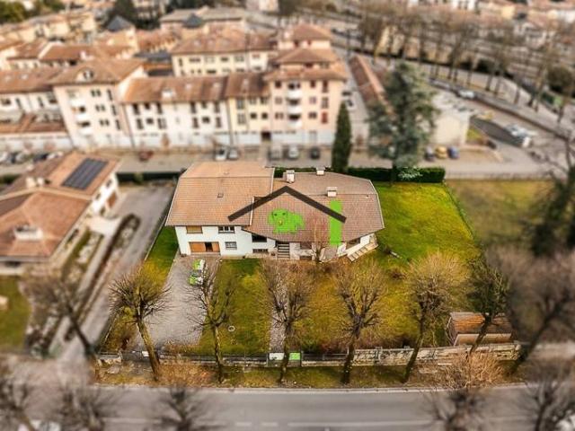 Villa Indipendente in vendita a Maniago, Friuli-Venezia Giulia