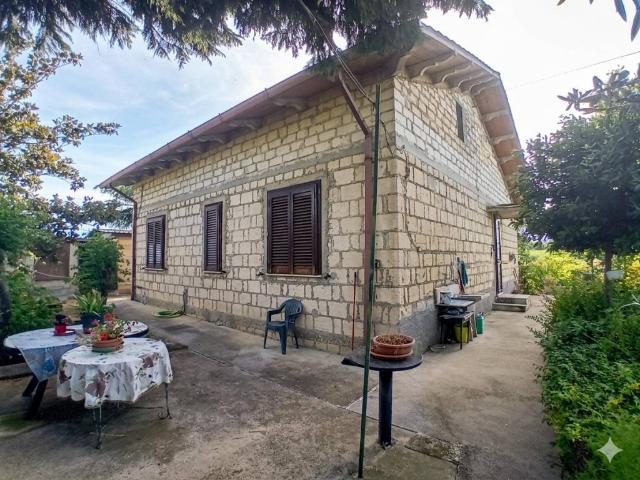 Villa Indipendente in vendita a Manoppello, Abruzzo