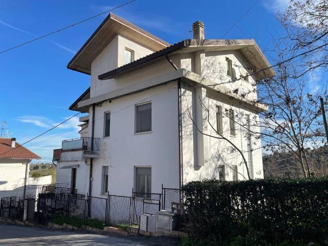 Villa Indipendente in vendita a Contrada Carpelle, Manoppello