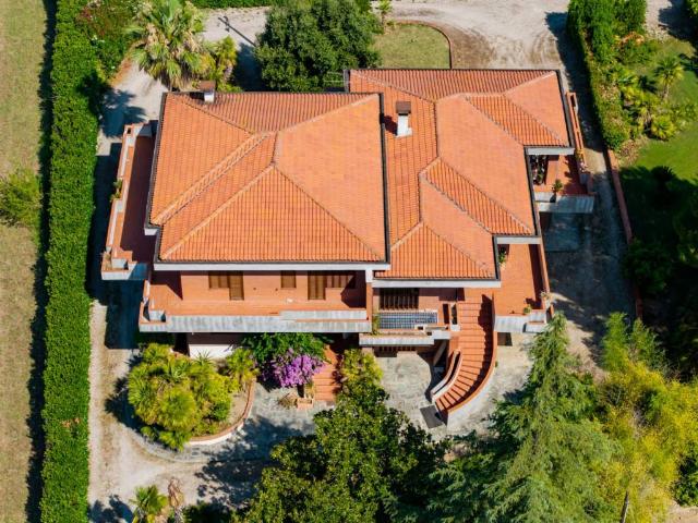 Villa Indipendente in vendita a Manoppello, Abruzzo