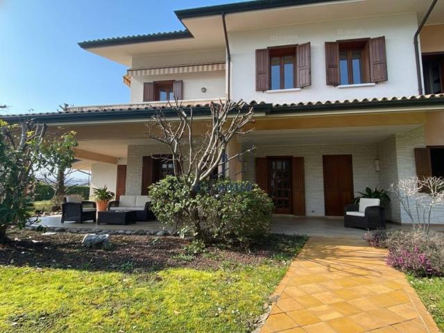 Villa Indipendente in vendita a Mansuè, Veneto