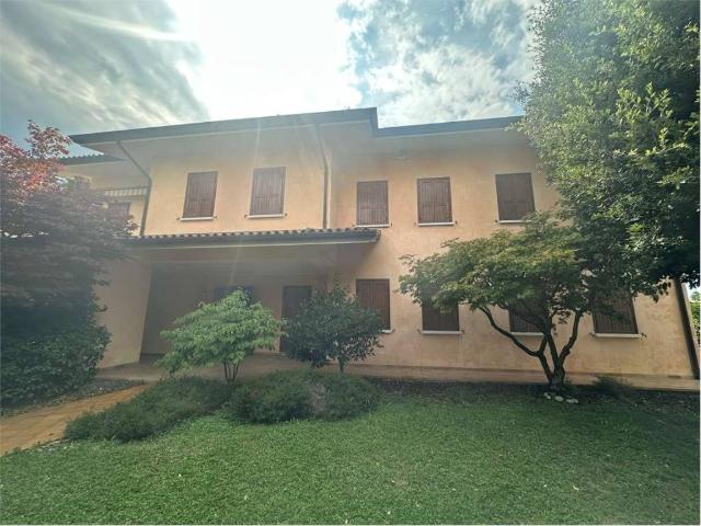 Villa Indipendente in vendita a Mansuè, Veneto