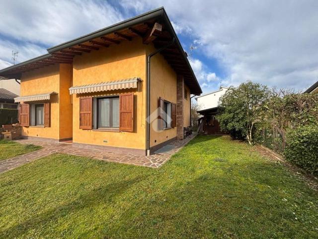 Villa Indipendente in vendita a Frassino, San Giorgio Di Mantova